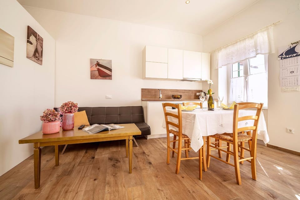 Kitchen or kitchenette, Living room, Dining area