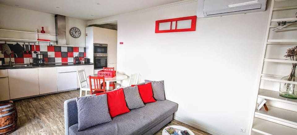 Living room, Seating area, Dining area, air conditioner