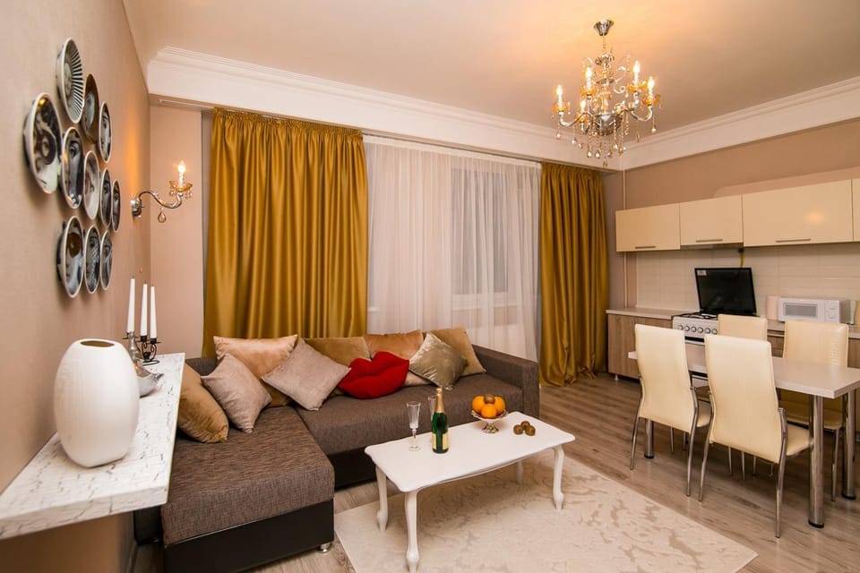 Living room, Seating area, Dining area