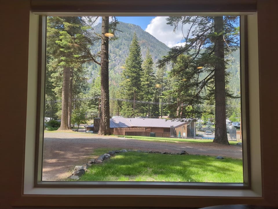 Dining area, Garden view, Mountain view, Street view