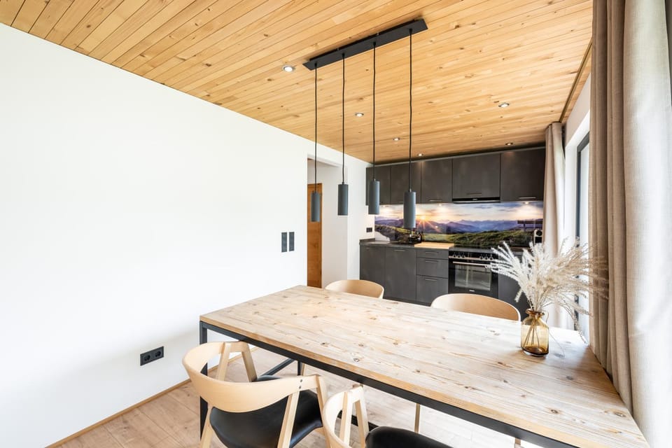 Dining area, kitchen