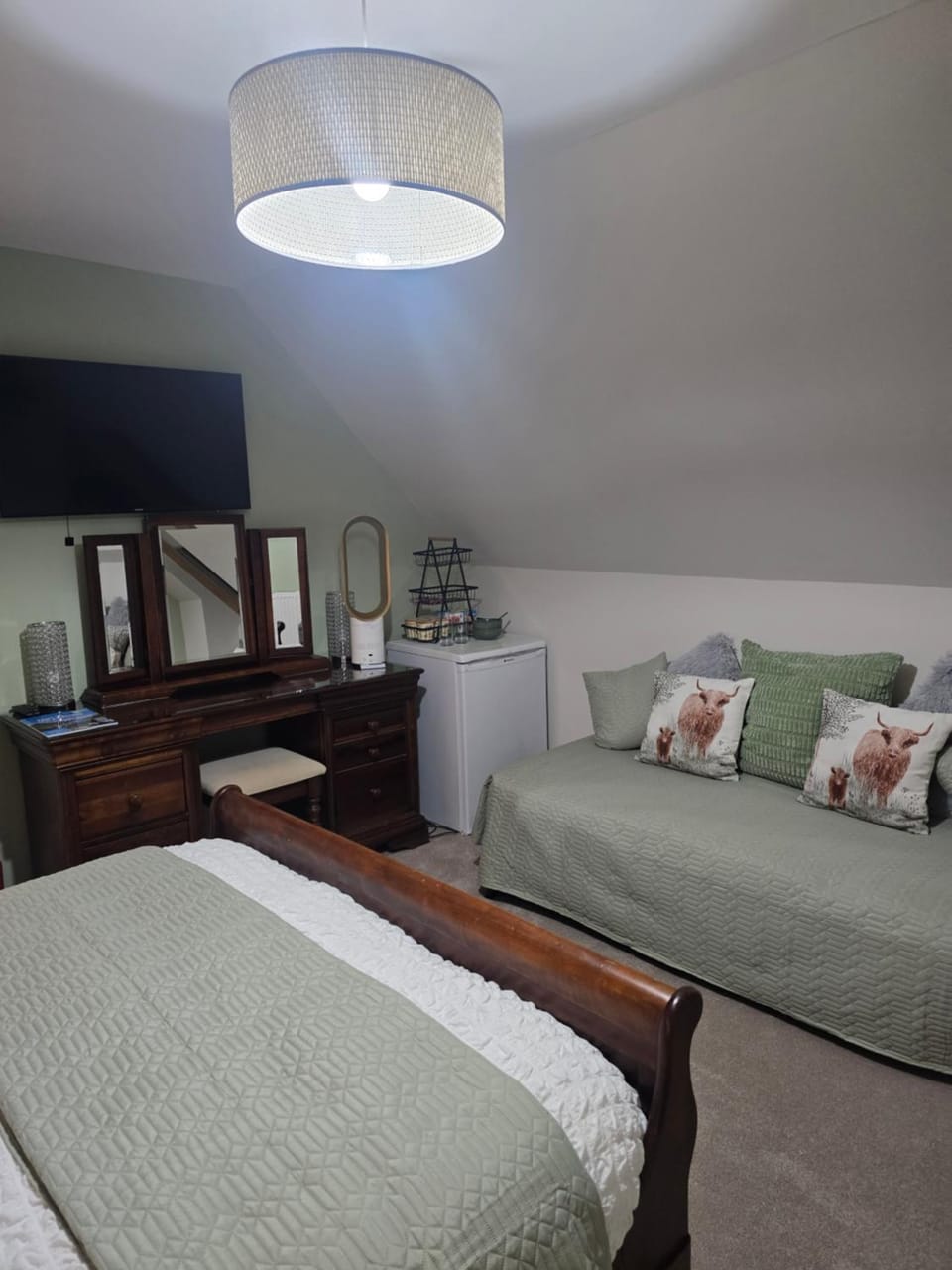 Fort William loft on shore front with amazing views Vacation rental in Scotland