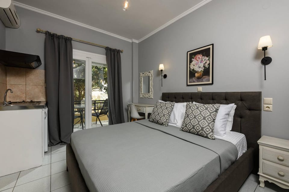 Bedroom, Mountain view