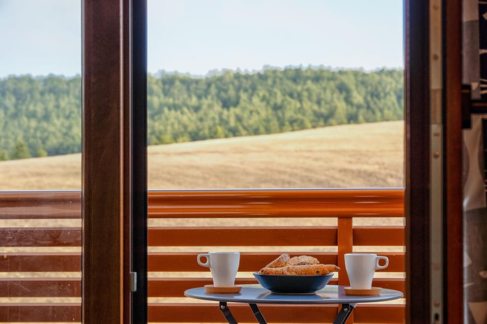 Balcony/Terrace, Mountain view