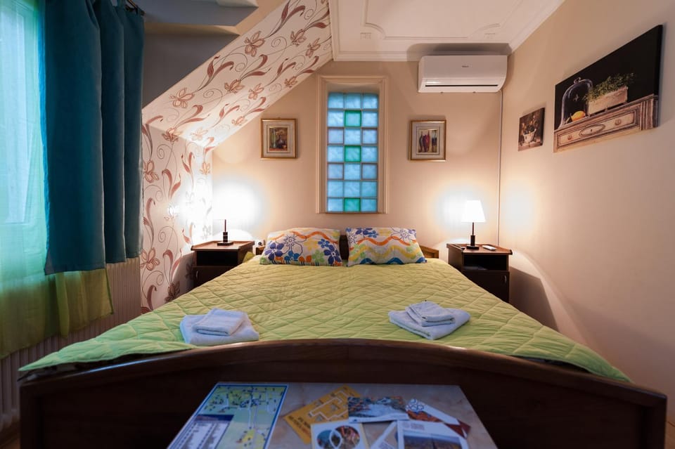 Bed, View (from property/room), Photo of the whole room, Bedroom, air conditioner