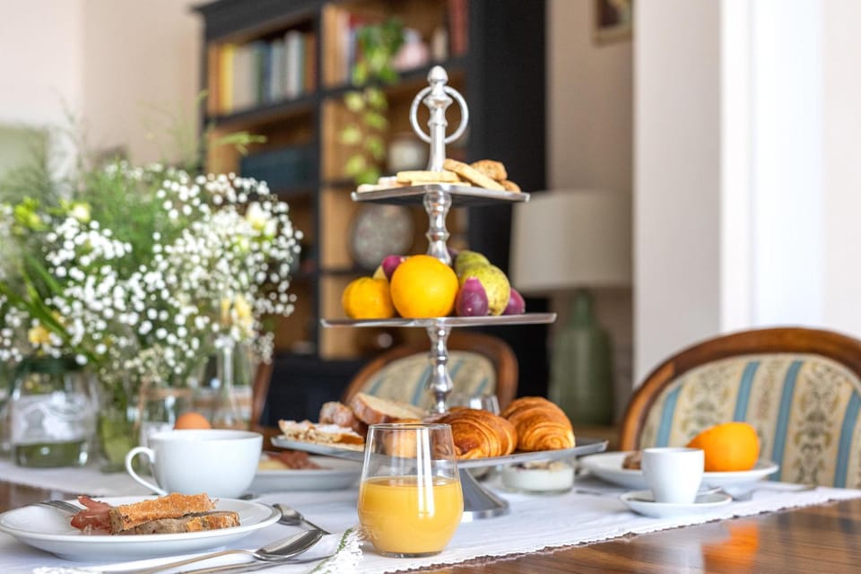 Food and drinks, Food, Breakfast, Continental breakfast
