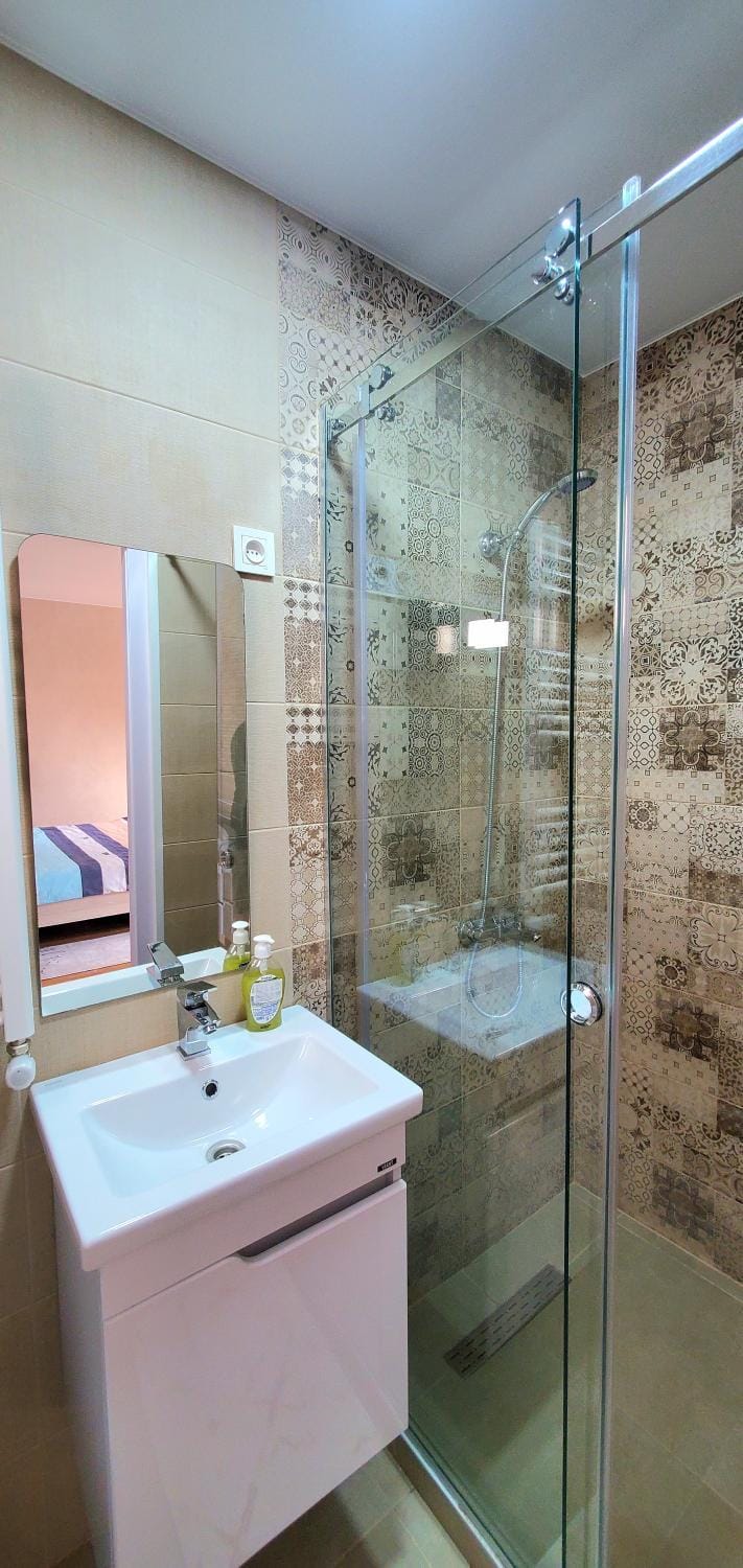 Shower, Bathroom, towels