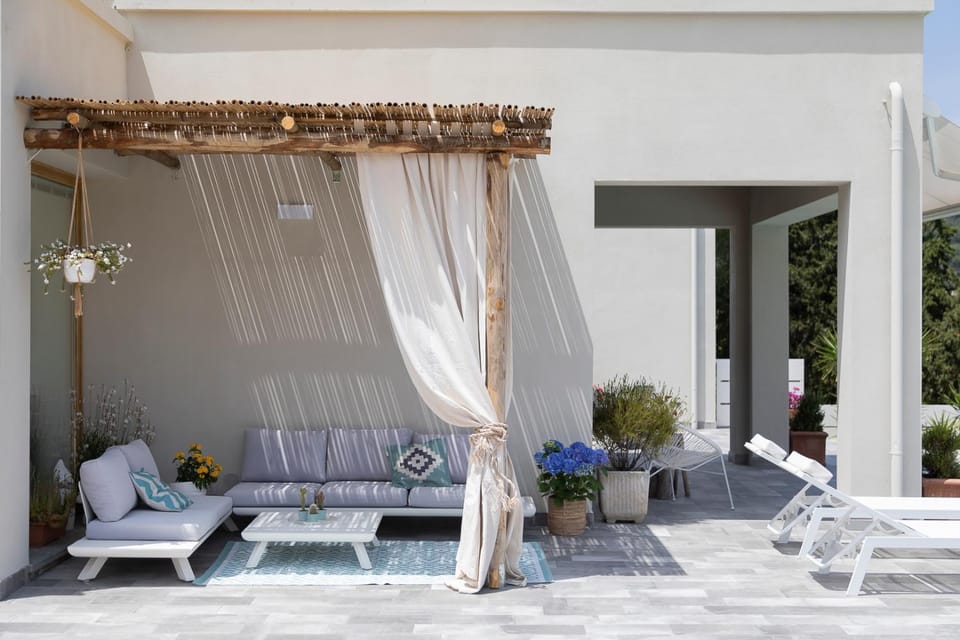 Patio, Facade/entrance