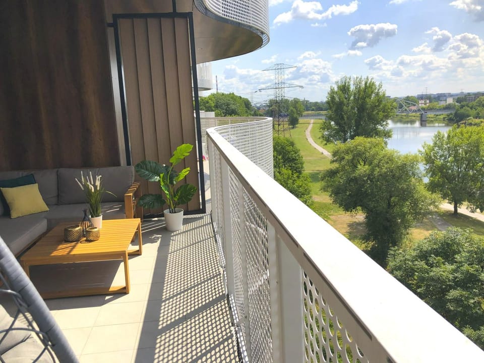 Day, View (from property/room), Balcony/Terrace, River view