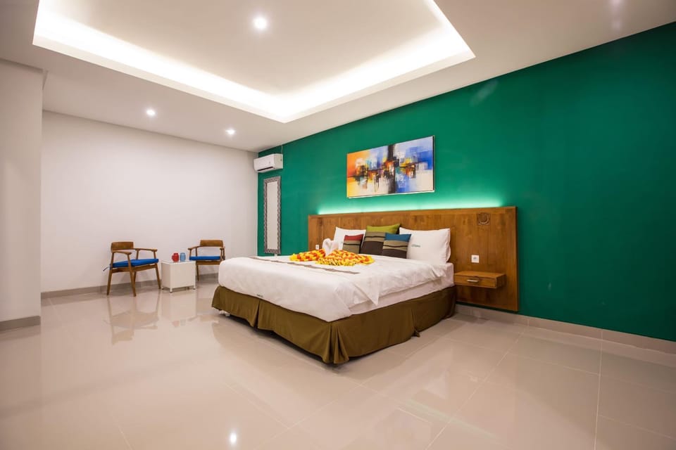 Photo of the whole room, Bedroom