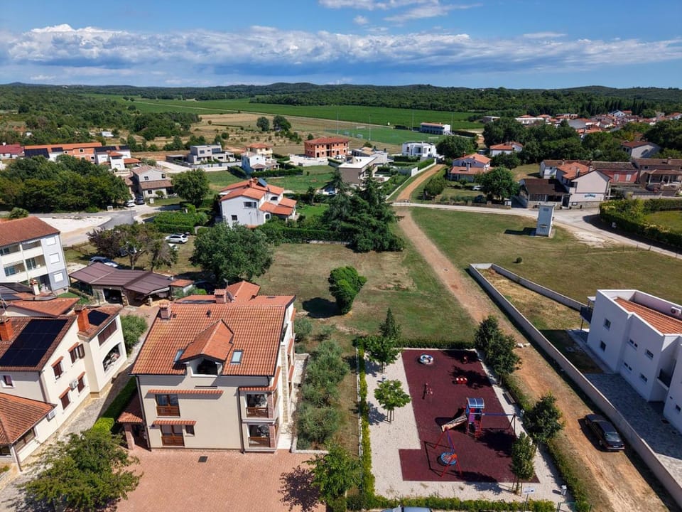 Day, Bird's eye view