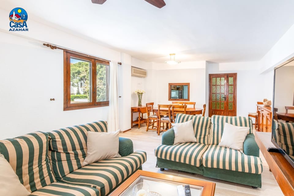 Living room, Seating area, air conditioner
