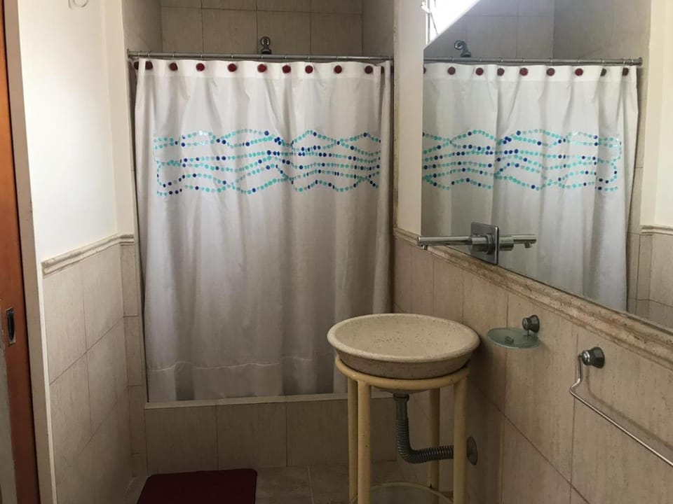 Shower, Toilet