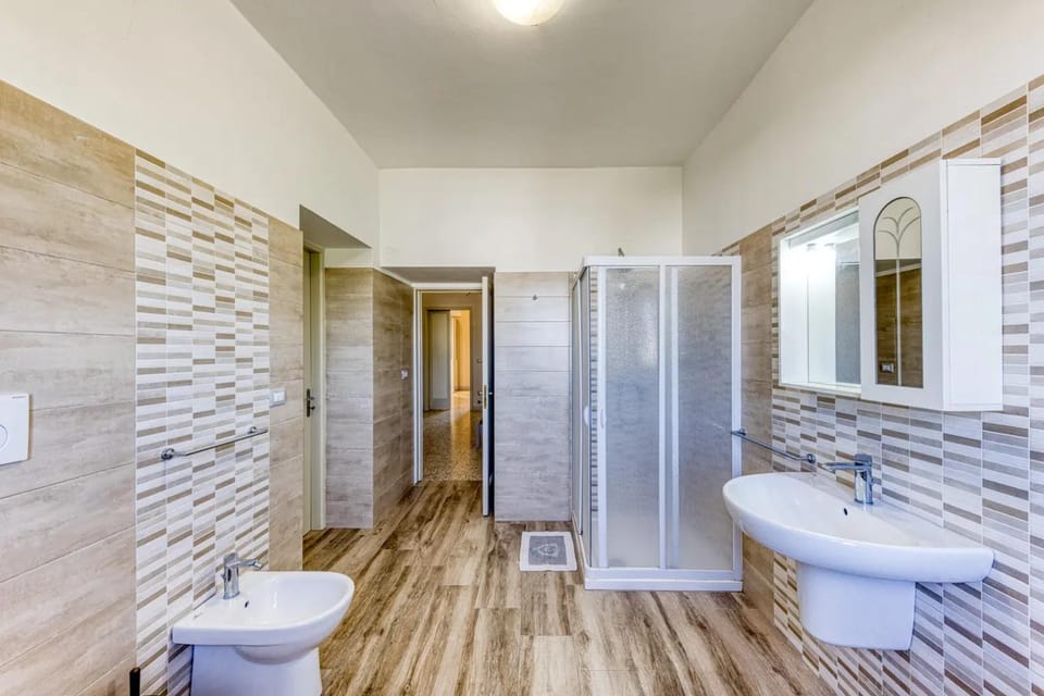 Bathroom, Kitchen or kitchenette