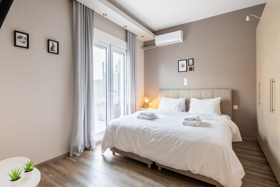 Photo of the whole room, Bedroom, air conditioner