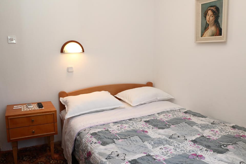 Apartment Mary for one person Bed and Breakfast in Šibenik-Knin County, Croatia