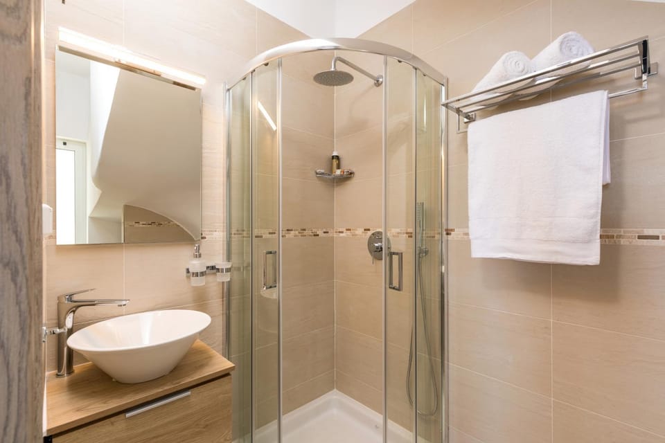 Shower, Toilet, Bathroom, On site