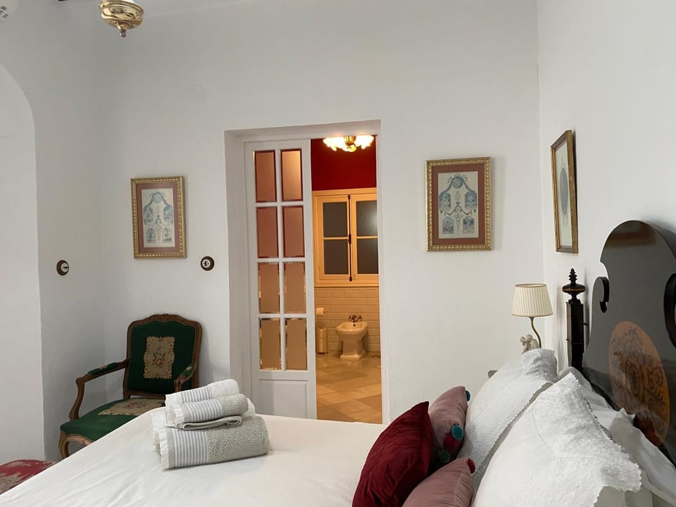 Bed, Bathroom, Bedroom