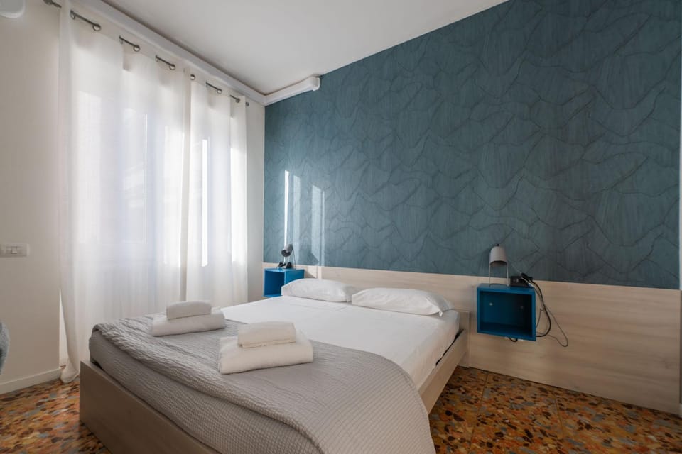 Bed, Bathroom, Bedroom, air conditioner