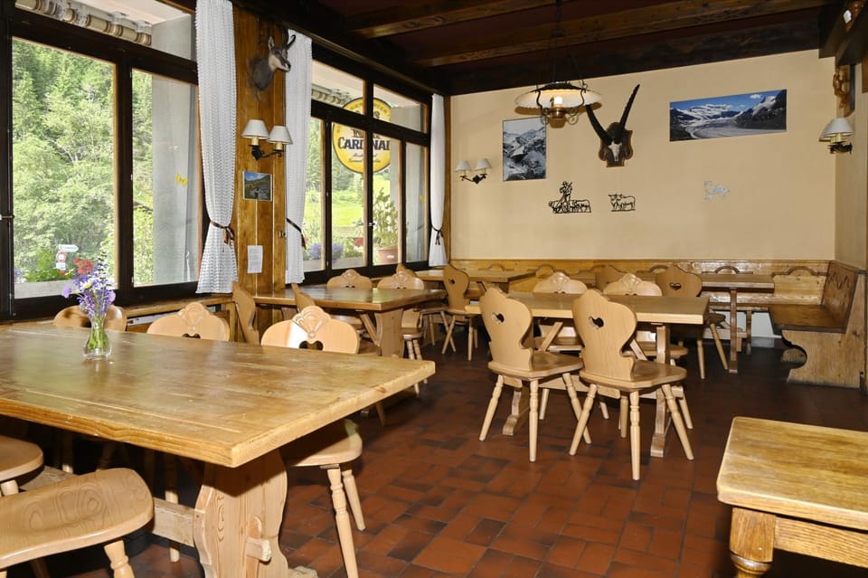 Hôtel Grand-Combin Hostel in Bagnes