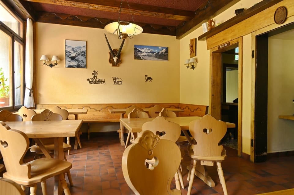 Hôtel Grand-Combin Hostel in Bagnes