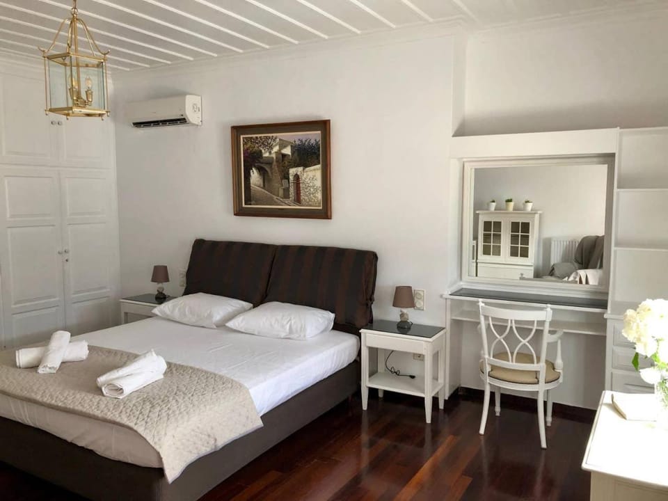 Villa Andros Époque Villa in Decentralized Administration of the Aegean