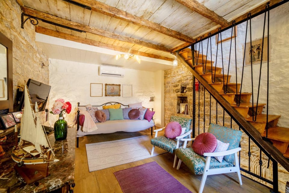 Bed, Living room, Seating area