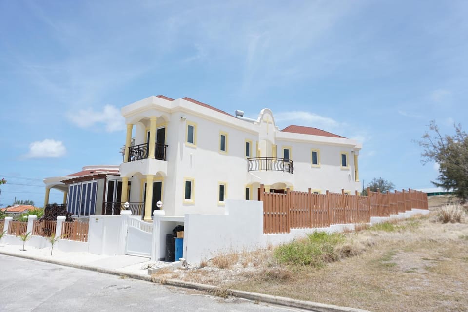 High-End finished apartment Higher Heights, Barbados Apartment in Christ Church
