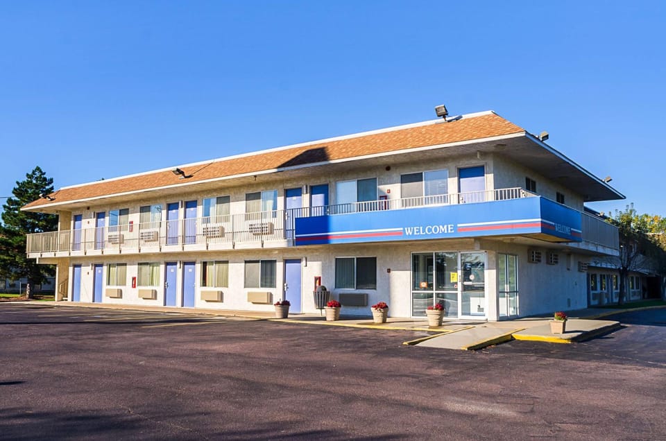 Property building, Facade/entrance, On site, Parking