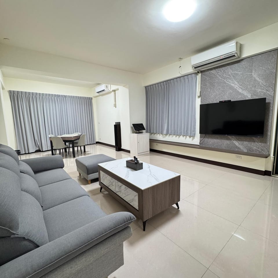 Communal lounge/ TV room, TV and multimedia, Seating area, Evening entertainment