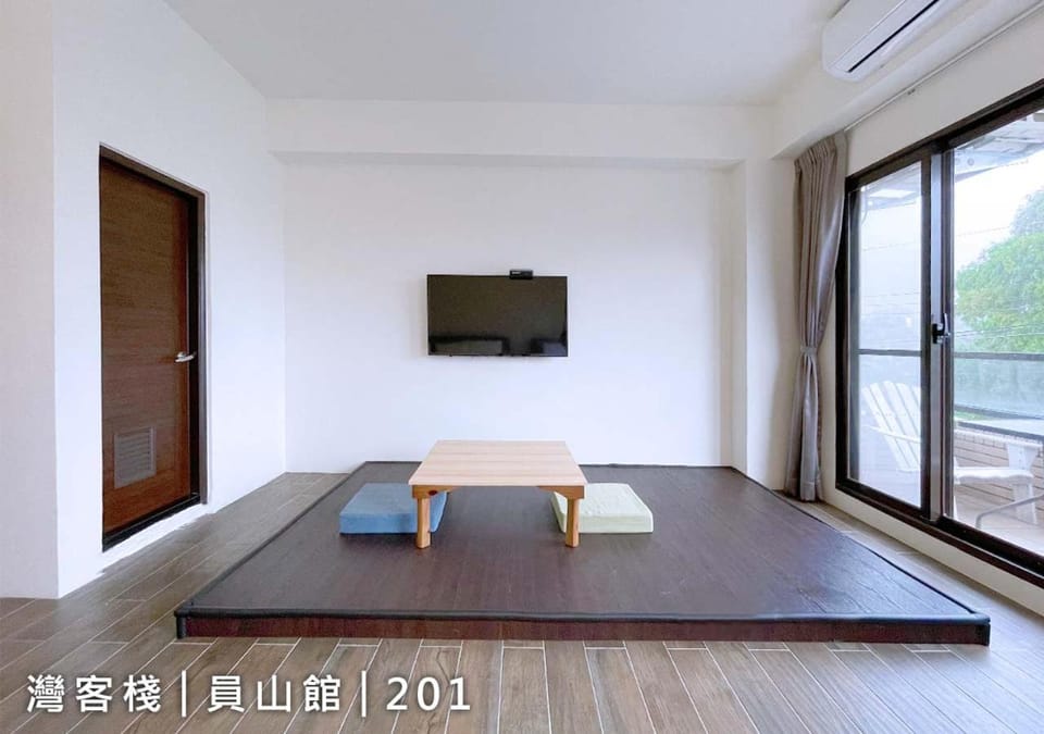 Patio, Communal lounge/ TV room, People, Library, TV and multimedia, Balcony/Terrace, Other, Photo of the whole room, Decorative detail, Evening entertainment, Bedroom, On site, Text overlay, Guests, Area and facilities, children, Family, hair dresser, sunbed, air conditioner