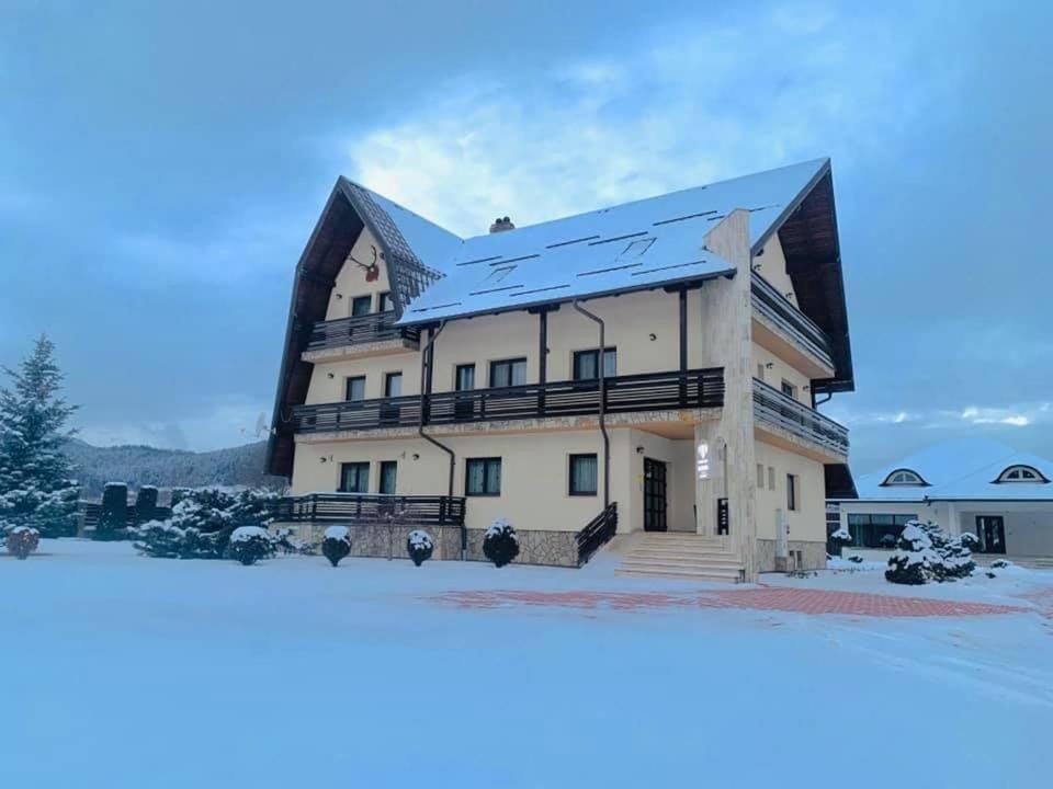 Pensiunea Miorița Putna Bed and Breakfast in Romania