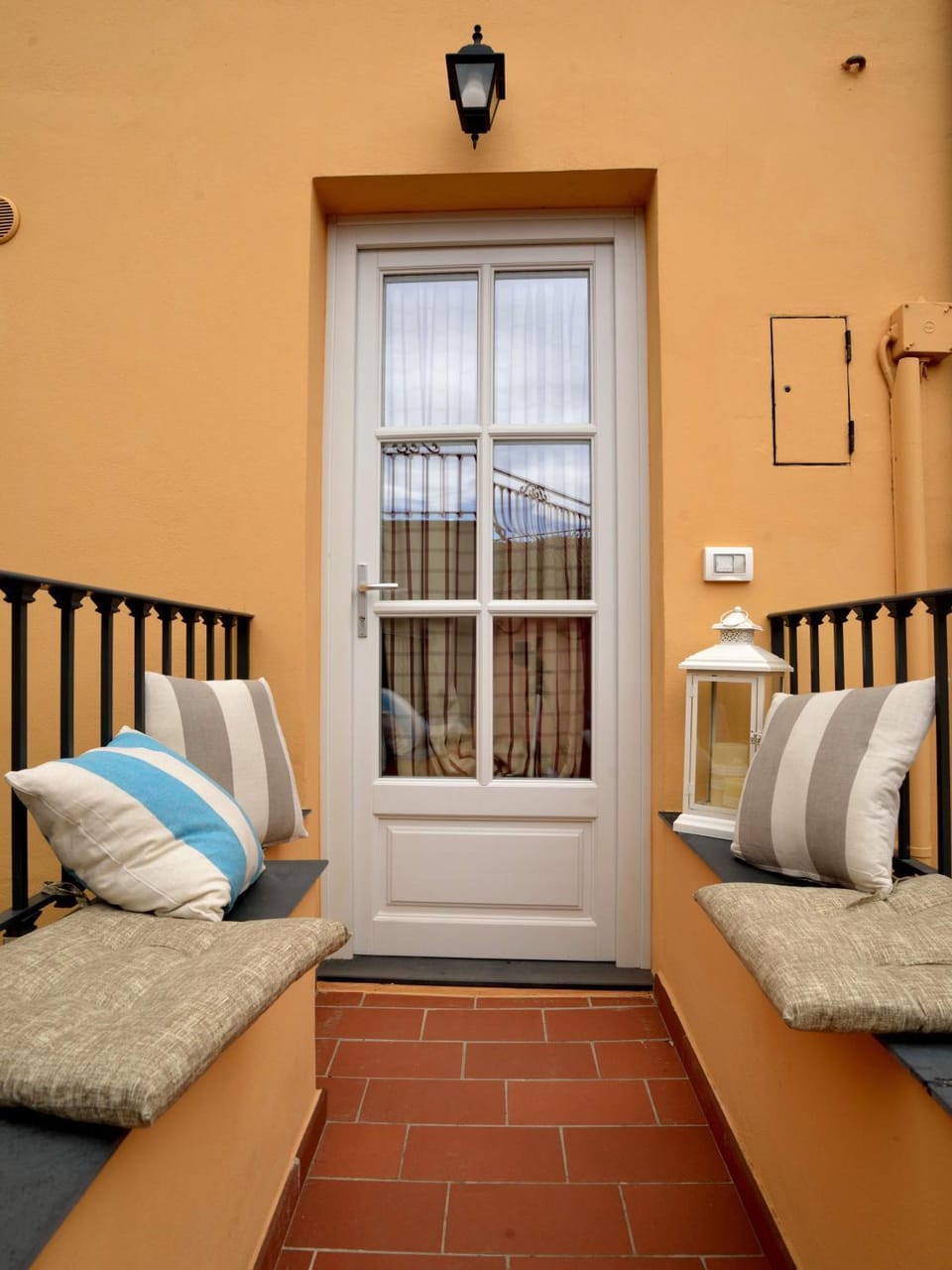 Facade/entrance, Balcony/Terrace