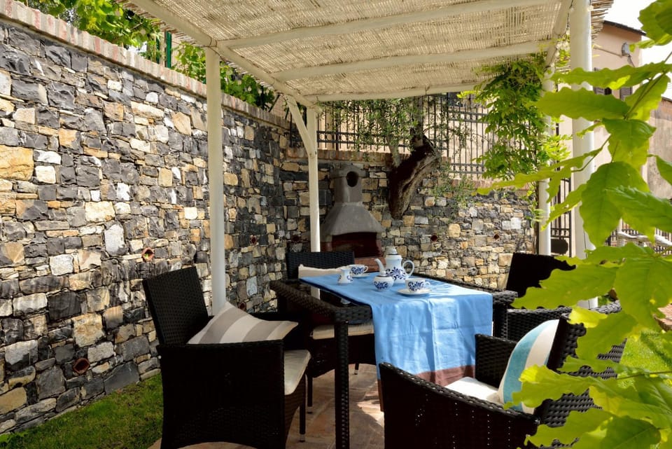 BBQ facilities, Garden, Dining area