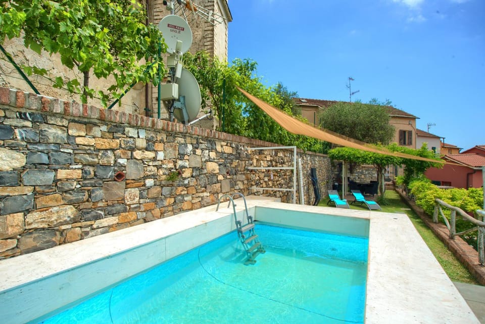 Swimming pool, Swimming pool