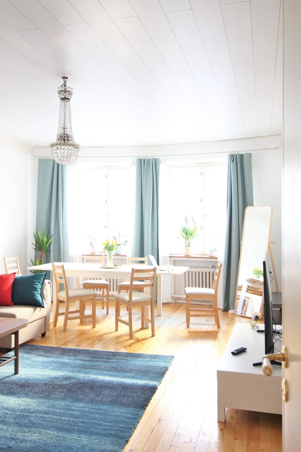 Living room, Seating area, Dining area