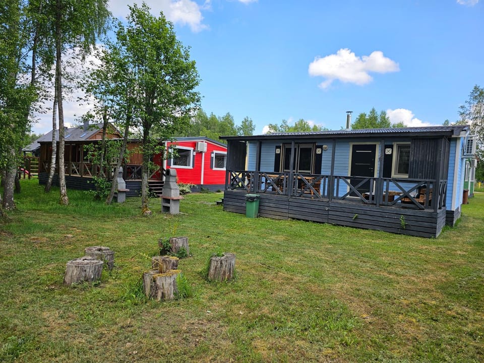 Domek letniskowy - niebieski całoroczny Campground/ 
RV Resort in Pomeranian Voivodeship
