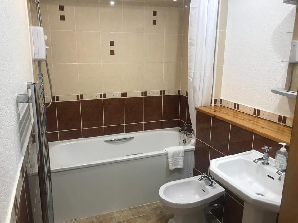 Fantastic central 3 double bedrooms 2 bathrooms garden apartment sleeps 6 Apartment in Edinburgh