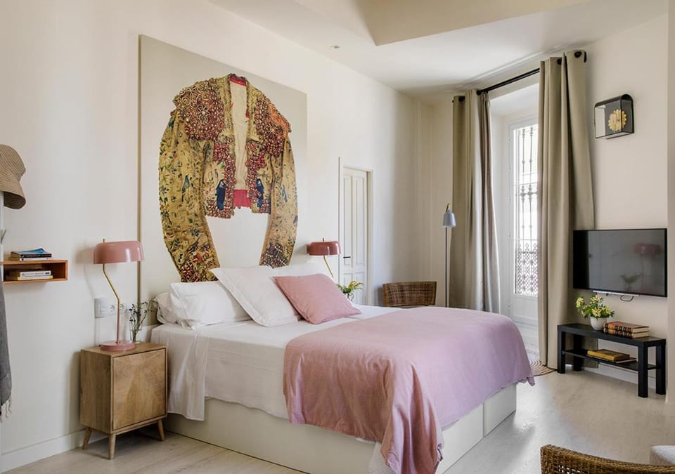 Bedroom, Street view