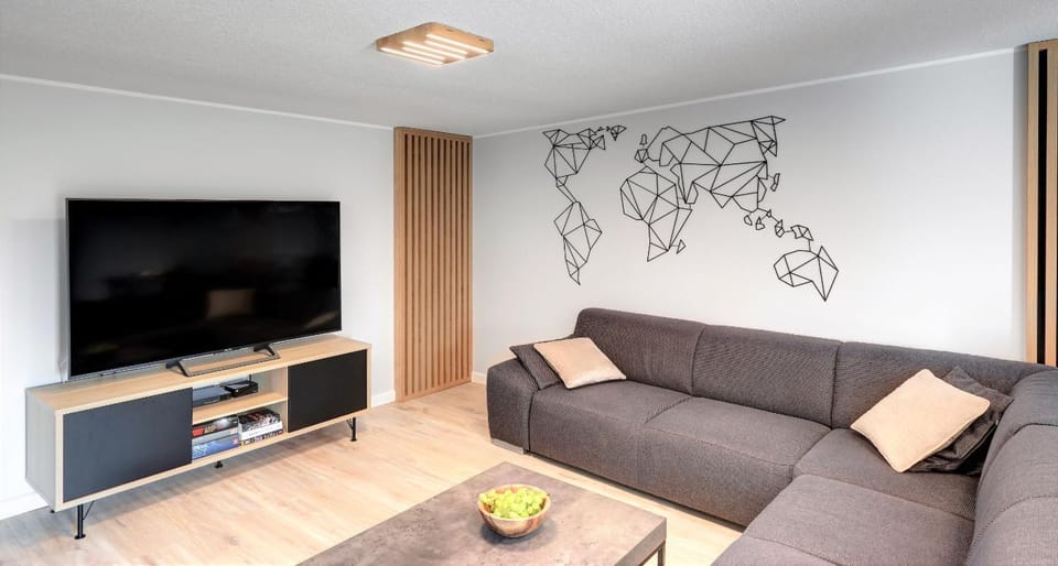 Game Room, Living room, Evening entertainment
