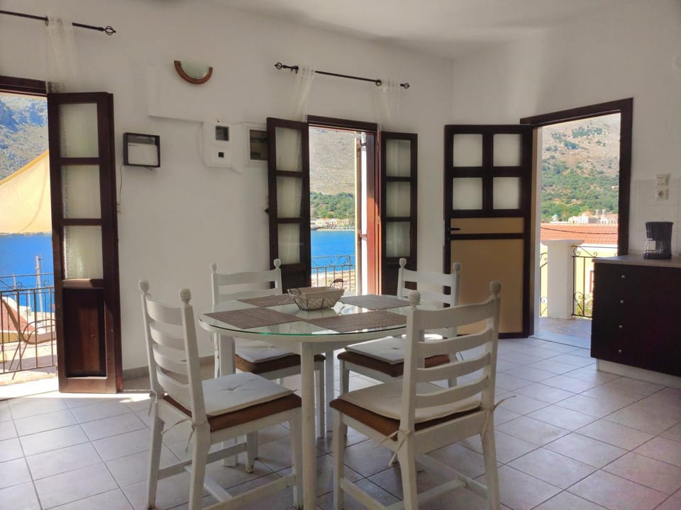 Gompos Apartment - Cozy Apartment next to the sea - Amazing Sea View House in Muğla Province