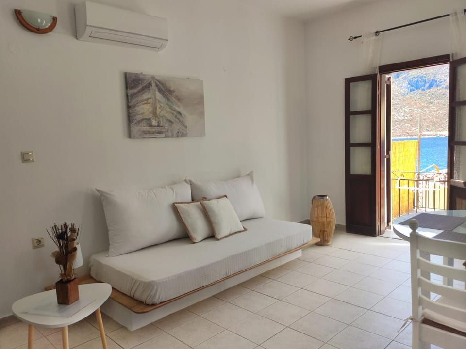 Gompos Apartment - Cozy Apartment next to the sea - Amazing Sea View House in Muğla Province