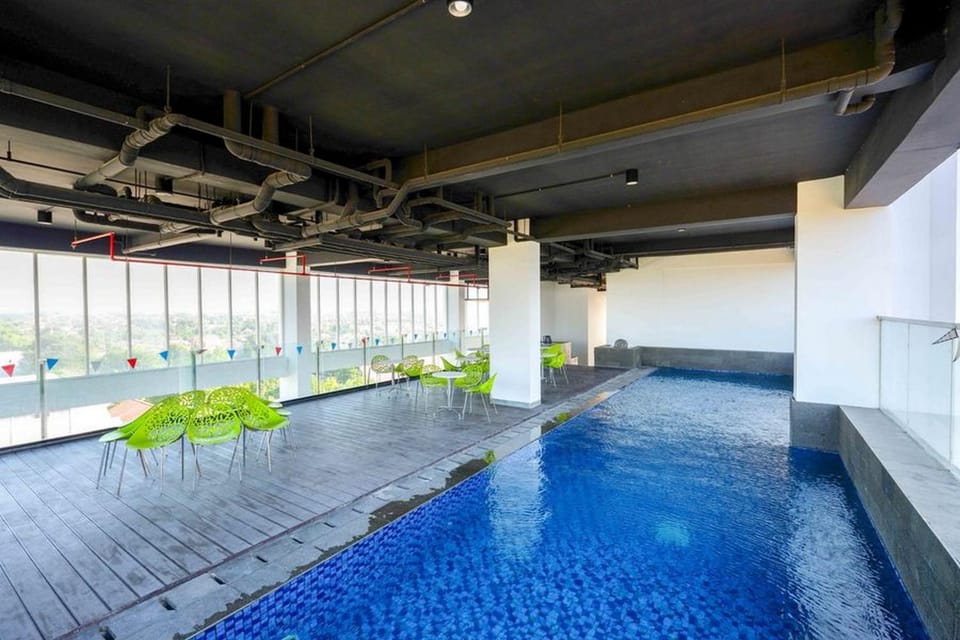 Swimming pool, Swimming pool