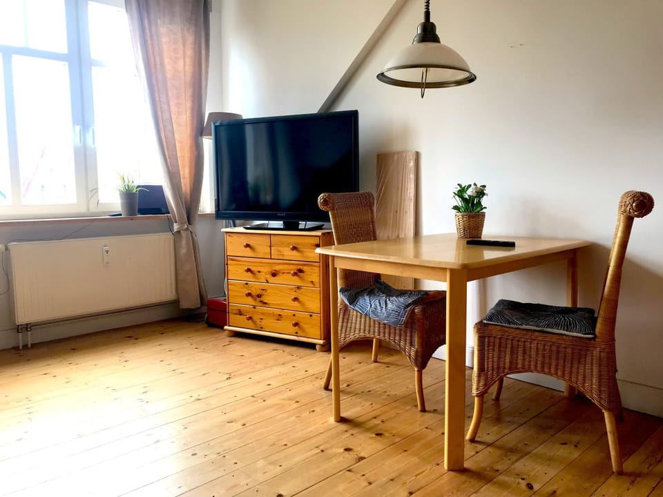 TV and multimedia, Living room, Dining area