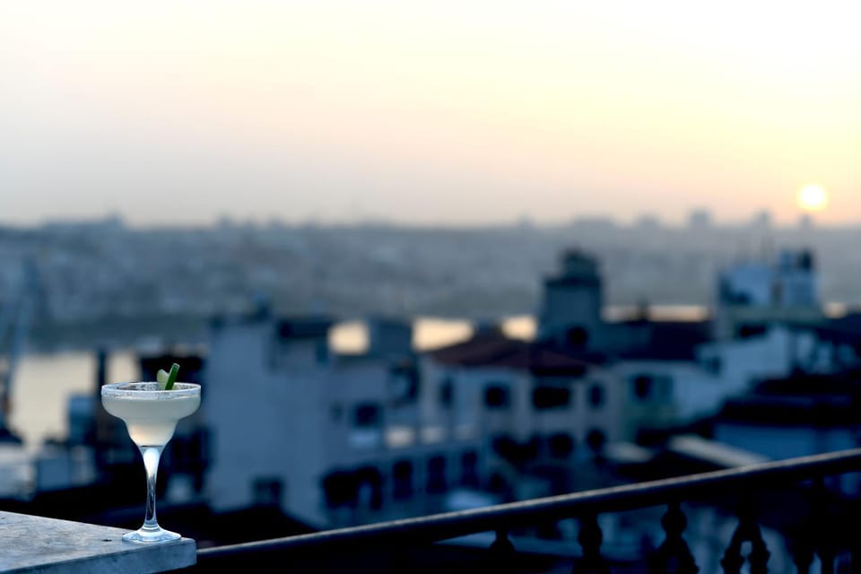 Restaurant/places to eat, Balcony/Terrace, Entertainment, Breakfast