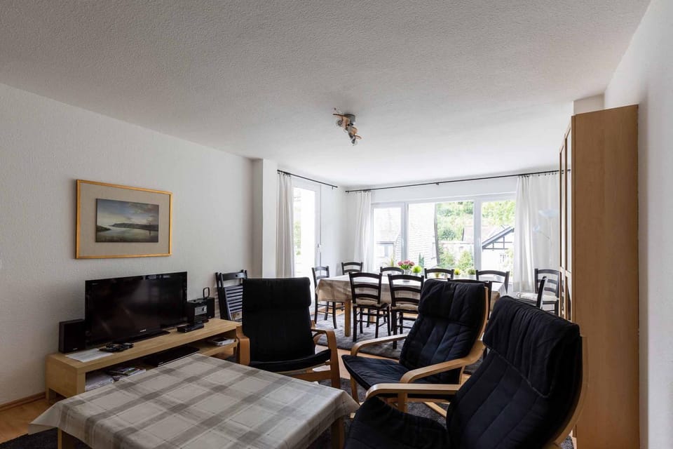 TV and multimedia, Living room, Seating area, Dining area