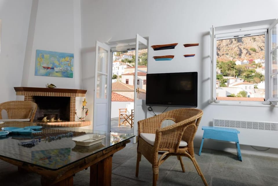 TV and multimedia, Living room, Seating area