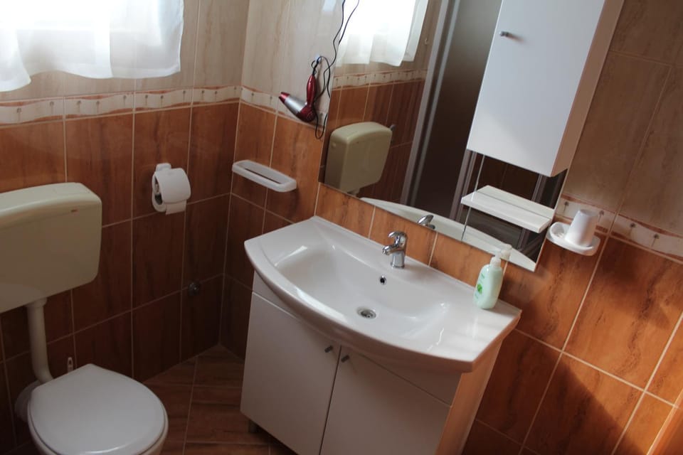 Toilet, Bathroom