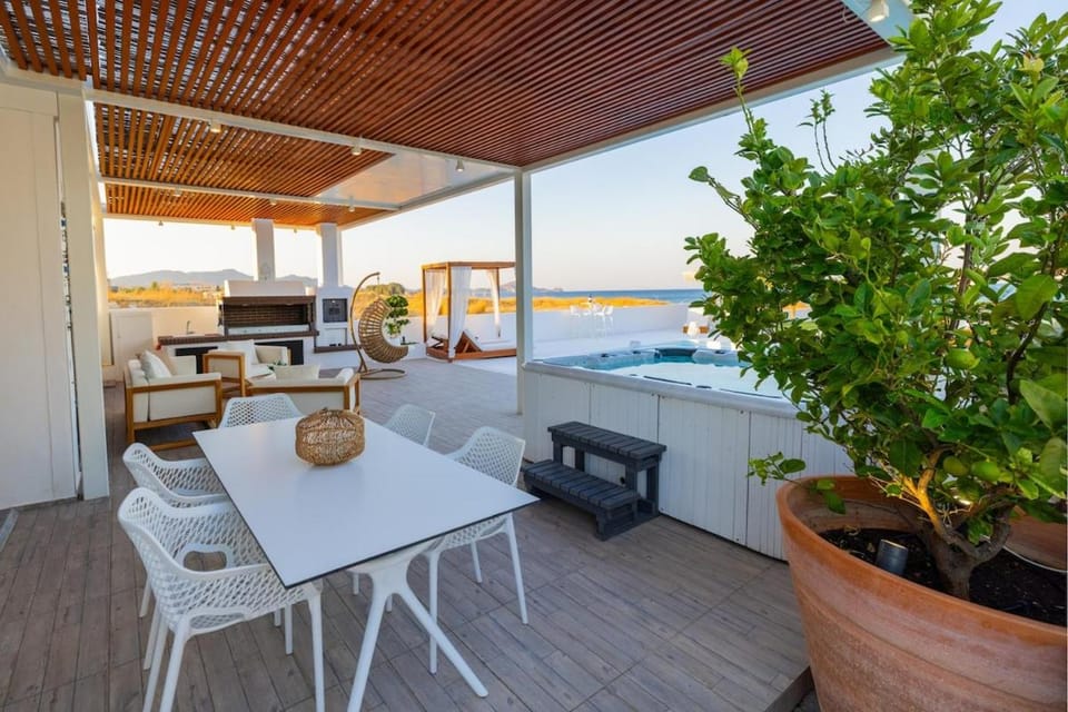 Charisma Beach Front Villa Apartment in Kolympia