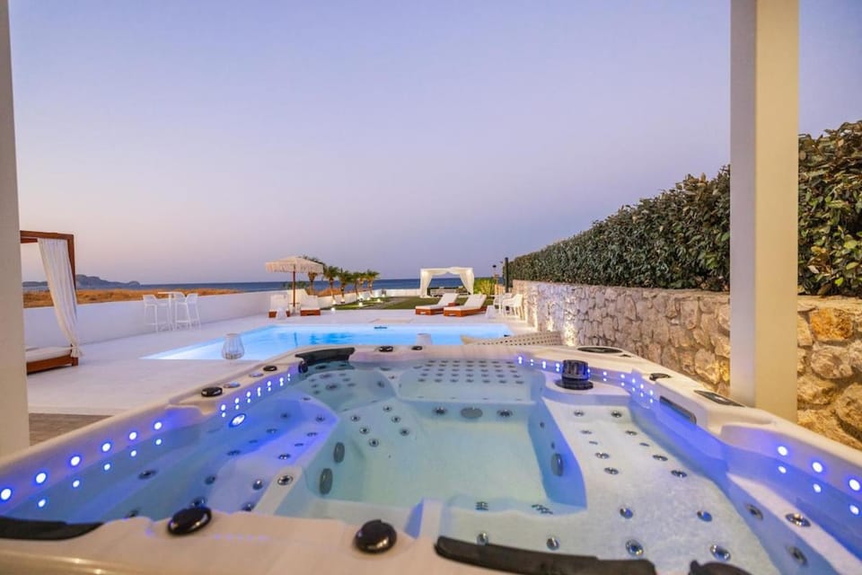 Charisma Beach Front Villa Apartment in Kolympia